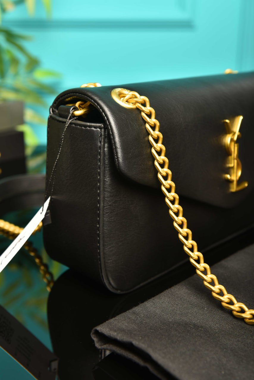 Calypso Medium in Grained Lambskin