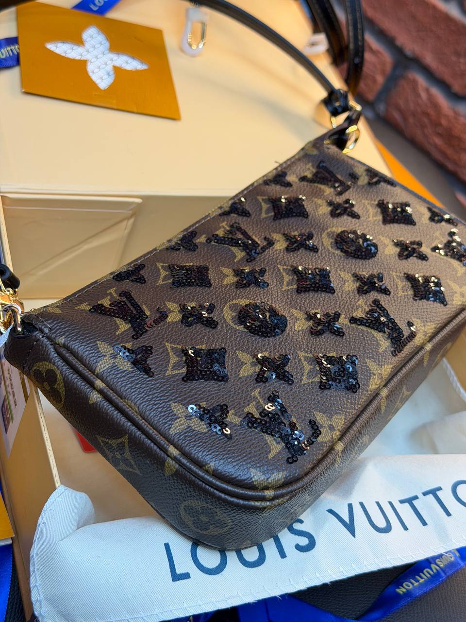 Pochette Accessoires - (Video)