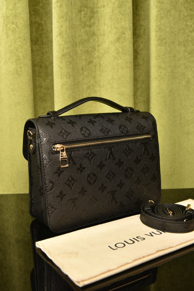 Metis Pochette Black