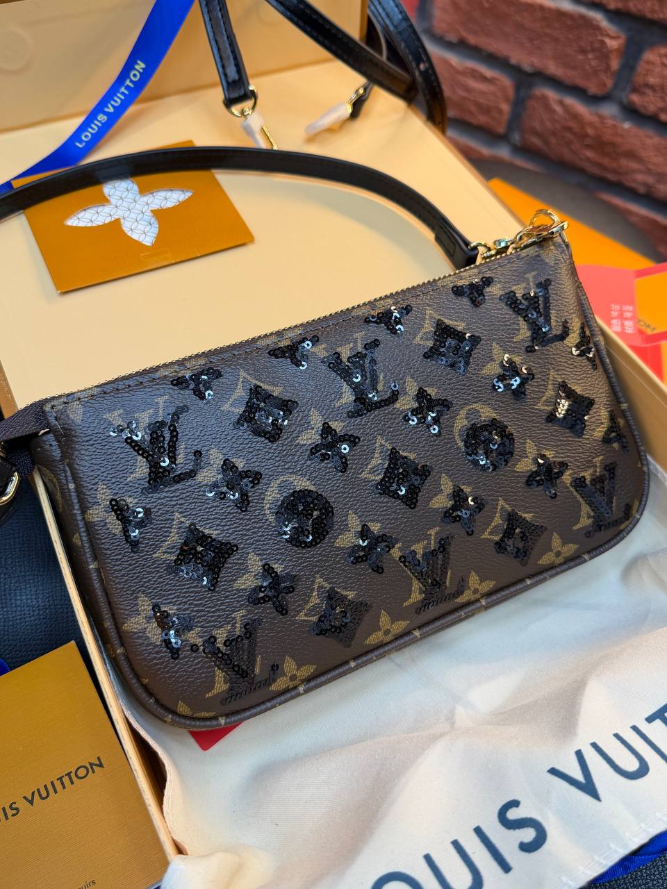 Pochette Accessoires - (Video)